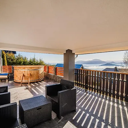 Mountainview Horizon With Private Sauna & Hot Tub Holiday home